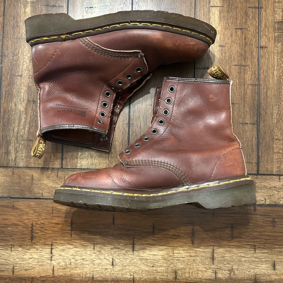 Vintage Dr. Martens Made in England 1460 8-Eye Boots Brown Leather Women’s 7 - Picture 2 of 16